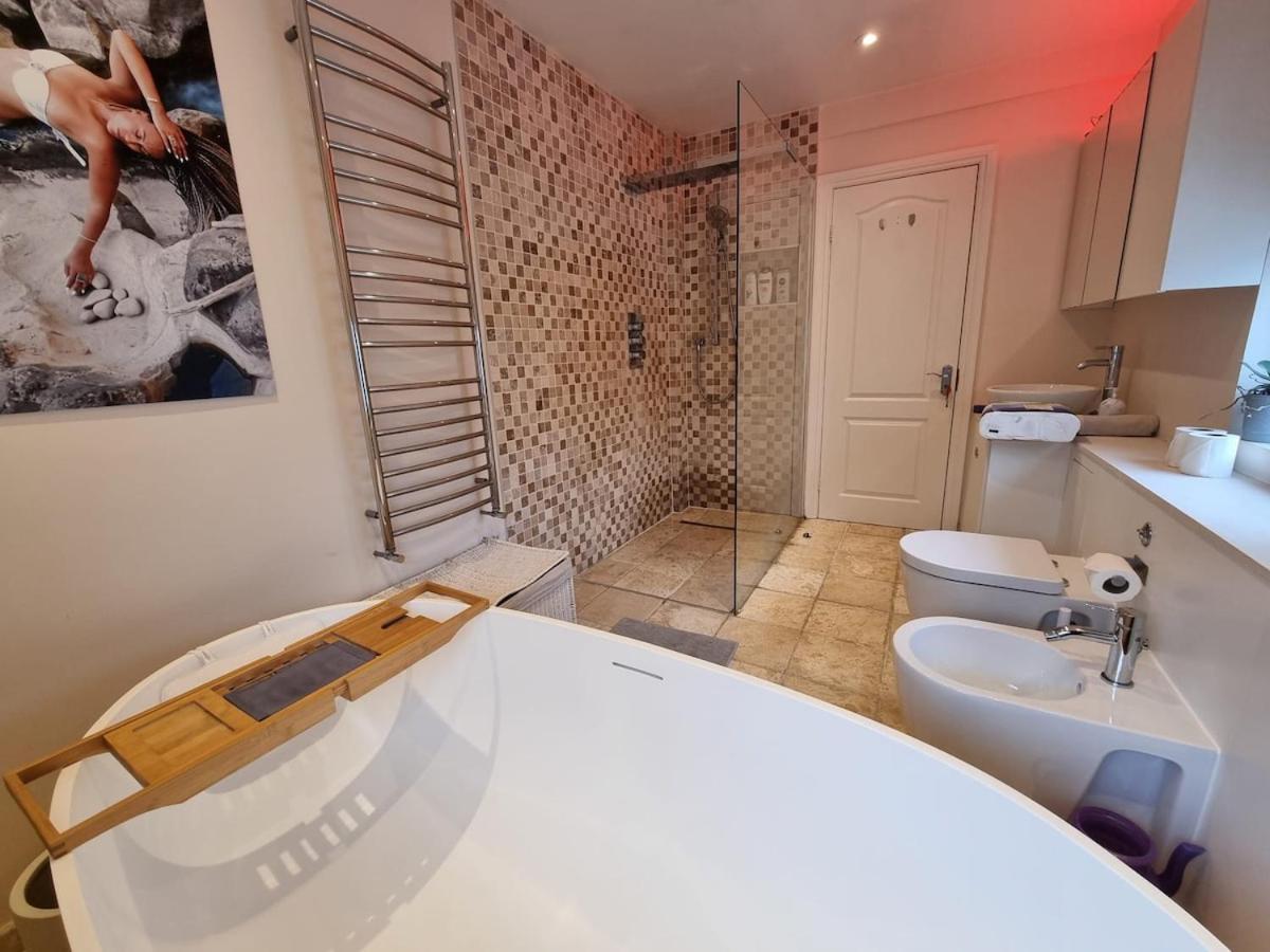 Charming Home In Shepherds Bush Лондон Экстерьер фото