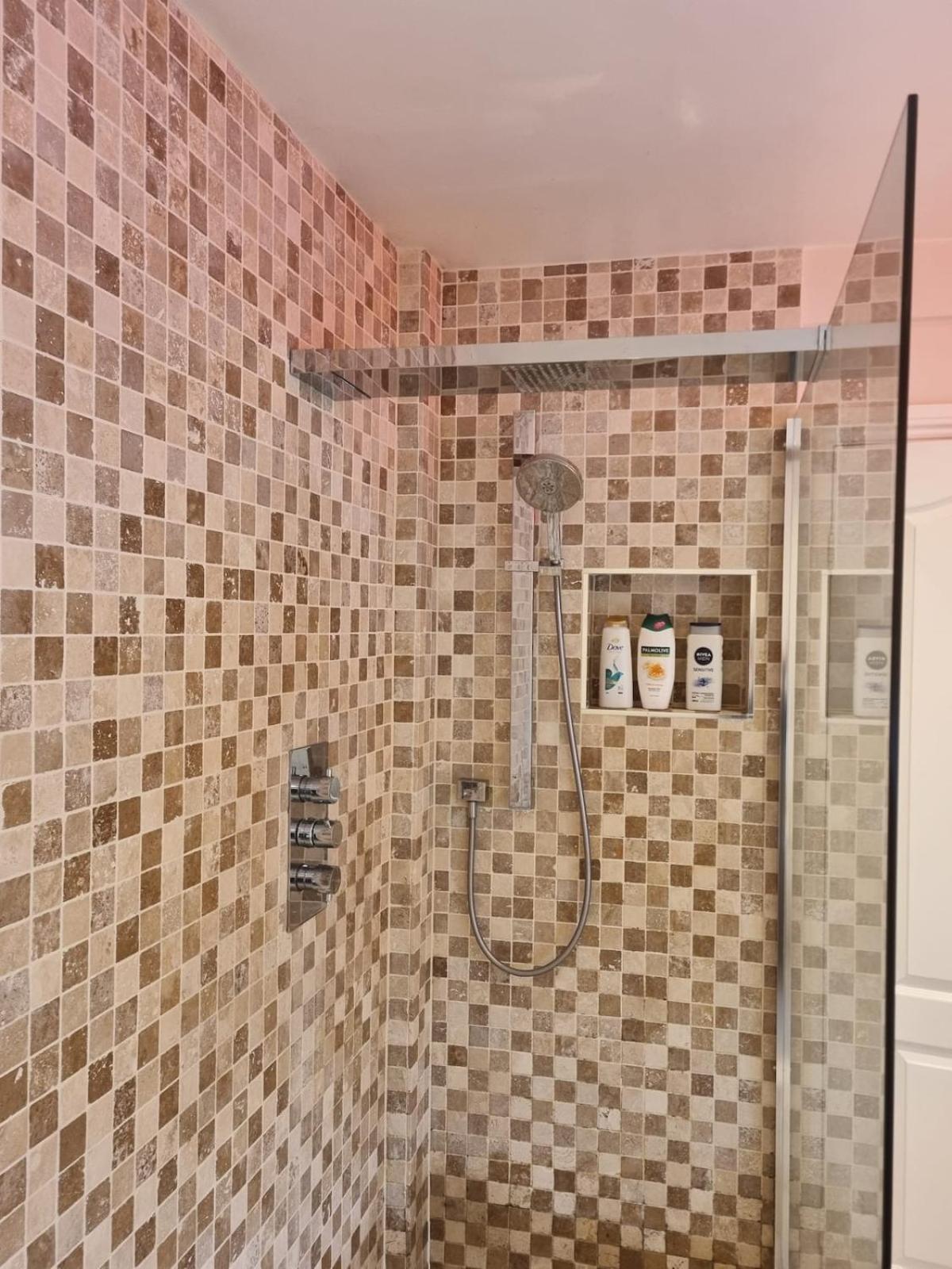 Charming Home In Shepherds Bush Лондон Экстерьер фото