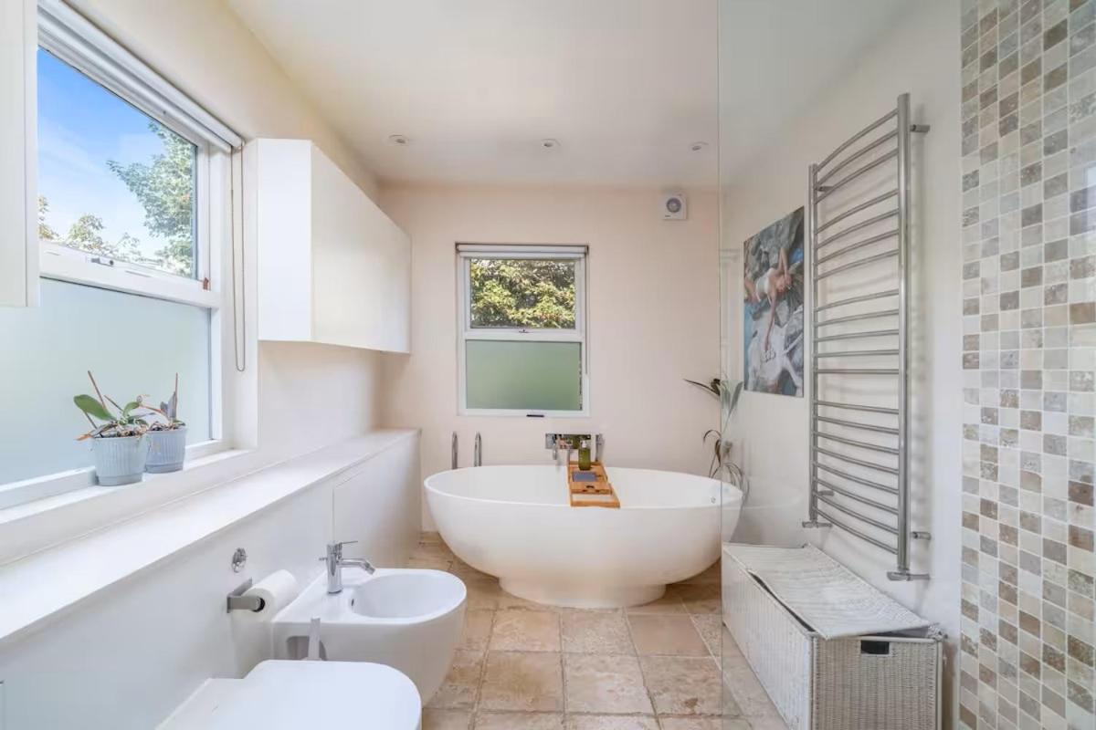 Charming Home In Shepherds Bush Лондон Экстерьер фото