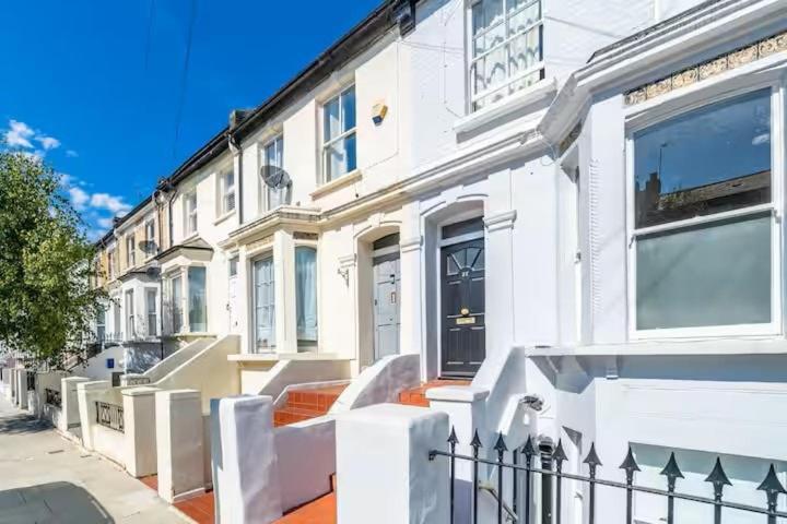 Charming Home In Shepherds Bush Лондон Экстерьер фото