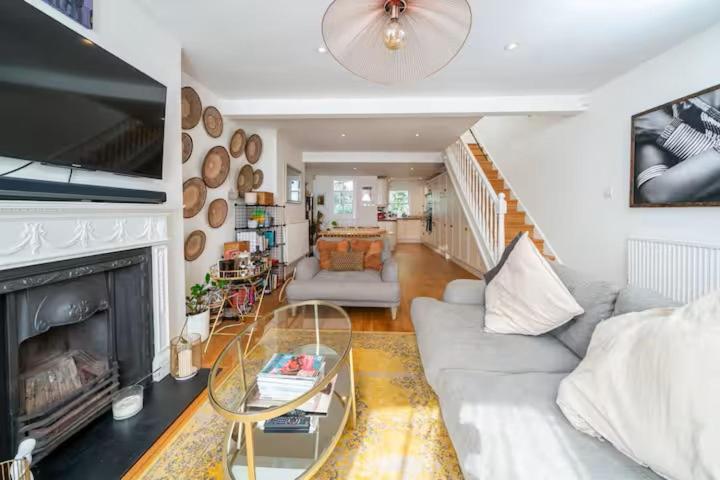 Charming Home In Shepherds Bush Лондон Экстерьер фото